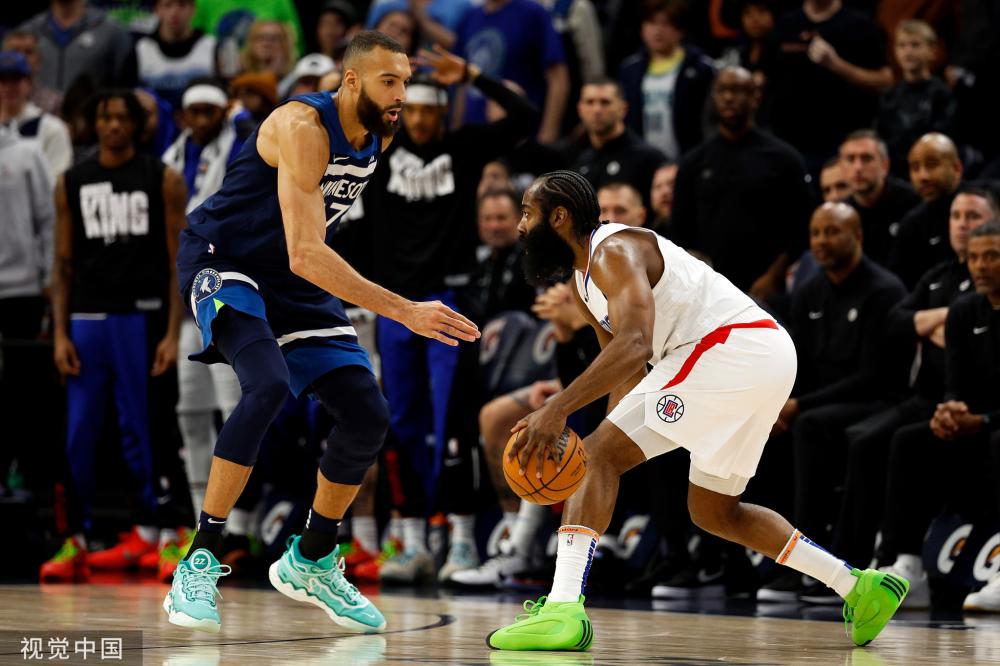 队面对了一 队面对了一